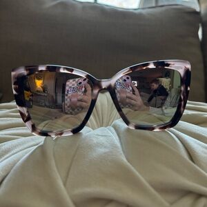 DIFF EYEWEAR, tortoise shell sunglasses! Never worn (no case included) 🕶️